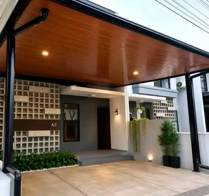 Kanopi dengan Plafon Hangat — Referensi area teras berkanopi