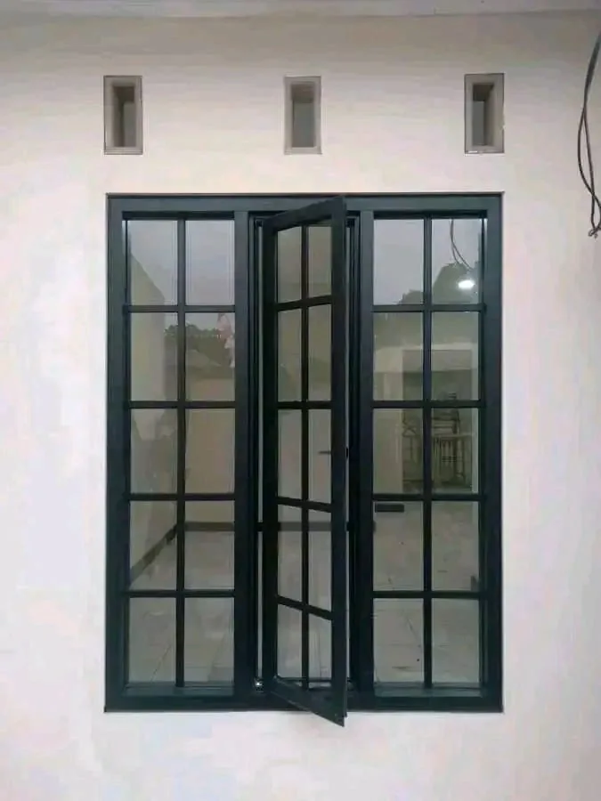 Jendela Aluminium Berbingkai Hitam
