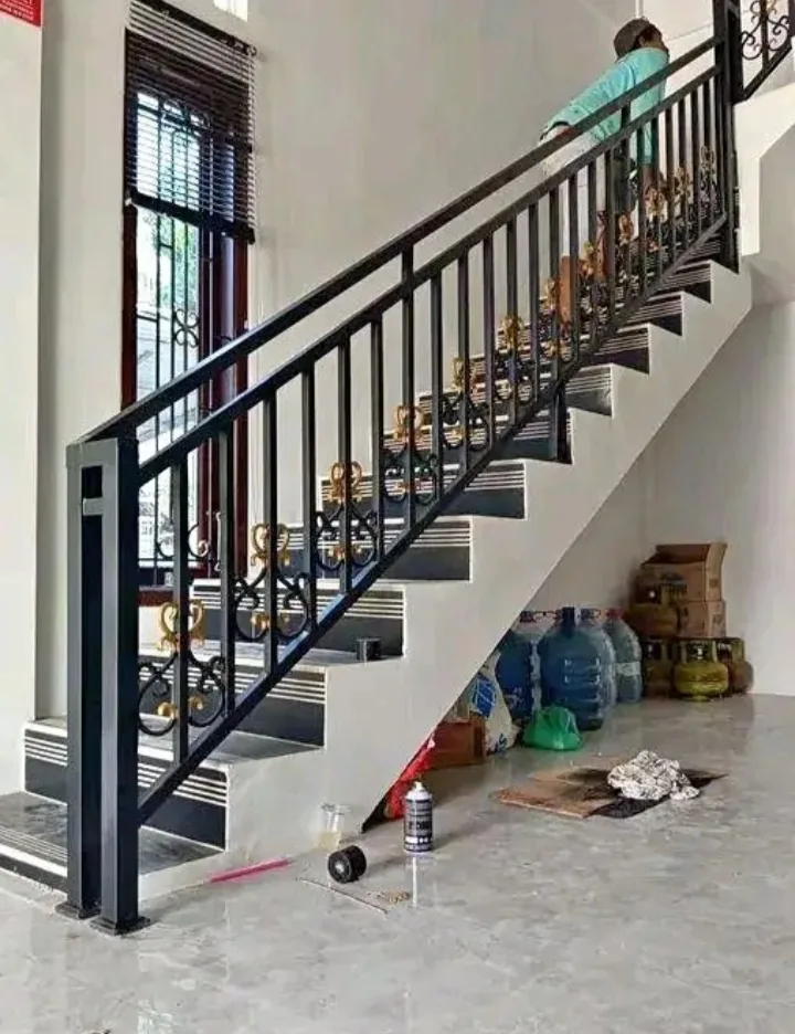 Referensi detail railing besi dekoratif